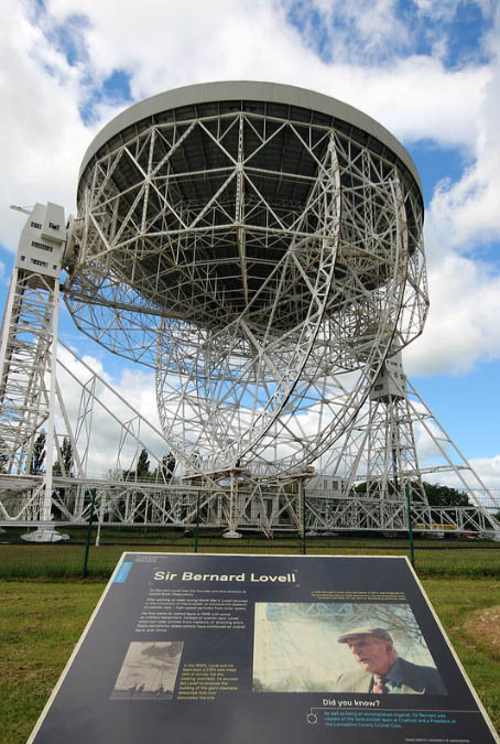 Tribute to Sir Bernard Lovell 
Trp 2013, Photo by Mike McRoberts 
Link-words: JodrellBank2013 UKPlaces