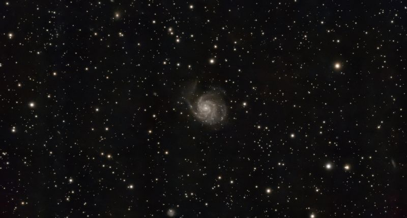 Pinwheel Galaxy 
M101 and the dwarf galaxy NGC 5474 - 527 stacks 15sec 60gain
Link-words: Galaxy Messier